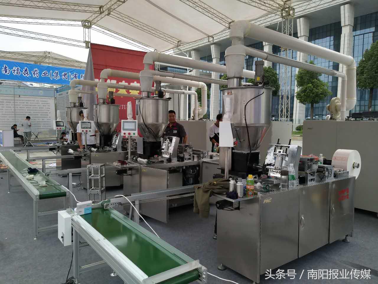 南陽：全自動卷艾條機酷炫亮相