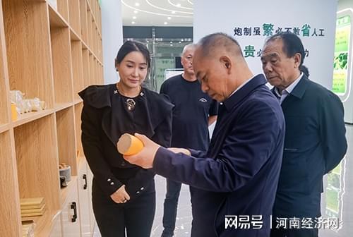把脈問診 對癥下藥——聶勇閆超深入調研指導艾草加工銷售