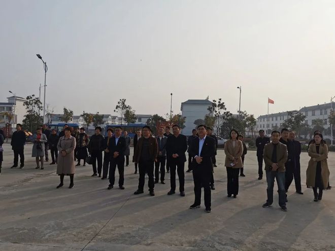 明港鎮(zhèn)組織人大代表視察 感受明港新發(fā)展新變化