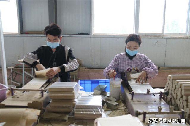 南召貧困夫妻鐘心“艾情” 家門口就業(yè)成為“白領(lǐng)”